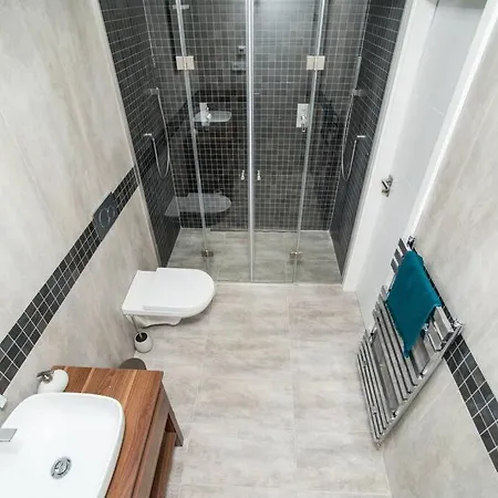 Old Town 1 Bedroom Oasis With Ac And Double Shower