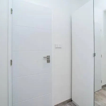 Old Town 1 Bedroom Oasis With Ac And Double Shower Apartman
